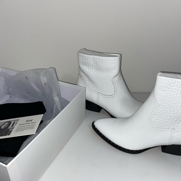 Brand New Something Navy white boots - Picture 2 of 8